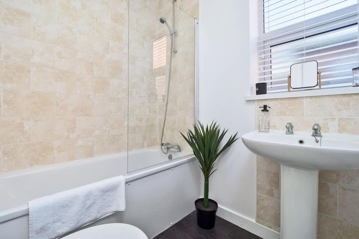 Nursery House By Truestays - 3 Bedroom House In Stoke-On-Trent Exteriör bild