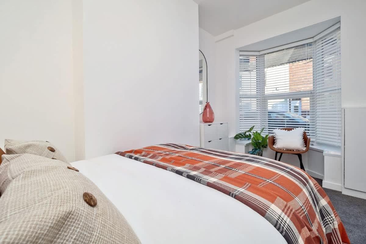 Nursery House By Truestays - 3 Bedroom House In Stoke-On-Trent Exteriör bild